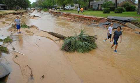 Lốc xoáy, thiệt mạng, nhà sập, kinh hoàng