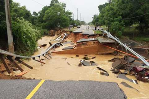Lốc xoáy, thiệt mạng, nhà sập, kinh hoàng