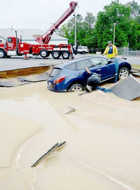 Lốc xoáy, thiệt mạng, nhà sập, kinh hoàng