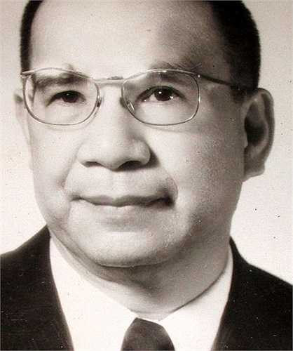 Vũ Văn Mẫu (1914-1998) là một chính trị gia kiêm học giả về ngành luật nổi tiếng ở Sài Gòn trước năm 1975. Ông từng giữ chức vụ Bộ trưởng Ngoại giao rồi Thủ tướng của chế độ Sài Gòn. Sau 1975, ông ở lại VN trong một thời gian, rồi sau đó sang Pháp và định cư ở đây cho đến tận cuối đời. Ông Vũ Văn Mẫu mất ngày 20/8/1998 tại Paris, thọ 84 tuổi. 
