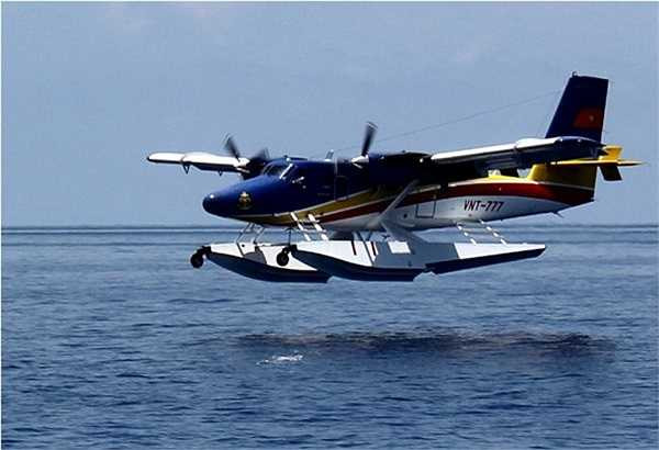 Tháng 5/2010, Hải quân Việt Nam ký hợp đồng với Cty Viking Air, mua 6 chiếc DHC-6 Twin Otter Series 400 để sử dụng vào các nhiệm vụ vận tải, tuần tra và giám sát biển, tìm kiếm cứu nạn.