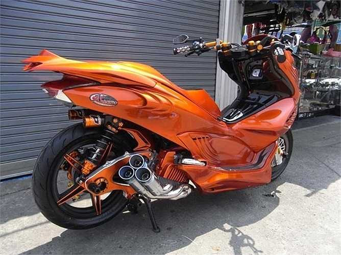 Tổng thể PCX nhìn từ phía sau