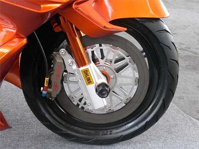 Chiếc xe sở hữu toàn đồ chơi thuộc hàng khủng.