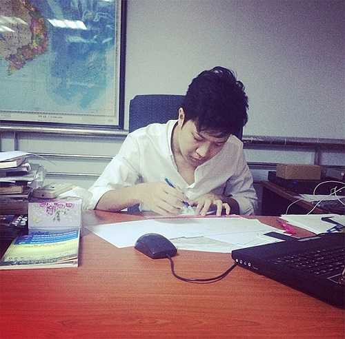 Bạn bè, đồng nghiệp đều chúc phúc cho tình yêu mới của cô. 