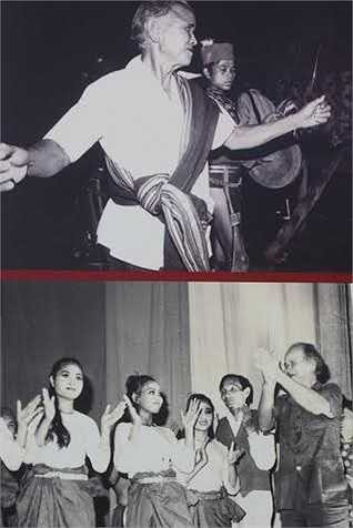 Anh hùng Núp diễn văn nghệ cùng các bạn Lào. Theo Kiến thức