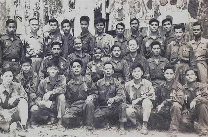 Anh hùng Núp tại Đại hội chiến sĩ thi đua mặt trận B3 1972. Theo Kiến thức