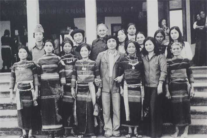 Chụp ảnh lưu niệm cùng mọi người. Theo Kiến thức