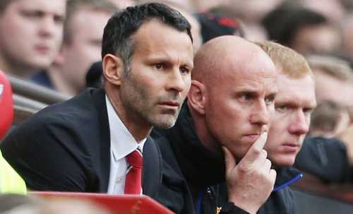 Giggs gia hạn hợp đồng