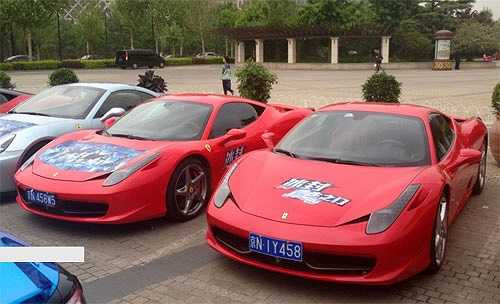 Bộ đôi Ferrari 458 Italia.