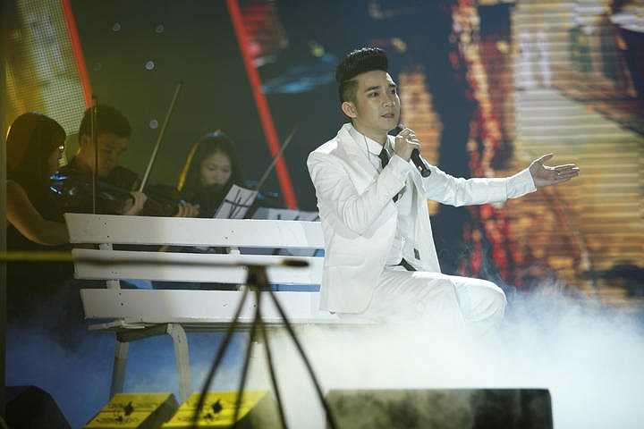 Đây là giai đoạn mà anh gặp rất nhiều khó khăn. Gia tài của anh lúc đó chỉ là chiếc laptop và ca khúc do bố mình sáng tác (ca khúc Nhớ mùa thu Hà Nội) cùng niềm tin chinh phục khán giả Sài Thành. 