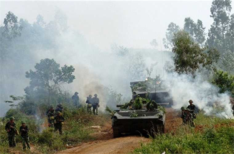 Xe chiến đấu BMP-1 trong quân đội Việt Nam. 