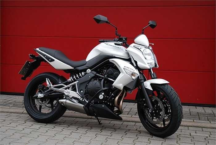 Dòng xe Kawasaki ER-6 là một chọn không hề tồi đối với những ai yêu thích thước hiệu Kawasaki, bên cạnh mẫu Z800e. Theo đánh giá của người dùng, phiên bản naked-bike ER-6N hoặc sportbike ER-6F là những mẫu xe mang lại cảm giác lái rất thú vị. Bên cạnh đó, mẫu xe của Yamaha còn có giá bán khá mềm và sở hữu kiểu dáng được đánh giá cao. 