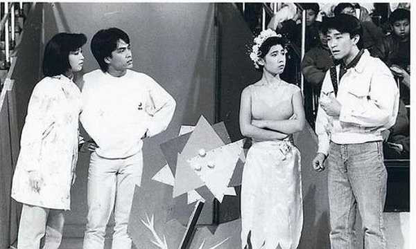 Năm 1983, sau khi hoàn thành khóa học, Châu Tinh Trì được phân công về chương trình thiếu nhi Máy xuyên thời gian 430, đảm nhận vai trò MC cùng với Tăng Hoa Thiên, Lam Khiết Anh... 