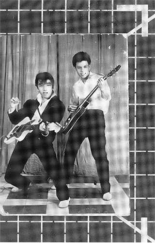 Cùng người bạn thân nhất Nguyễn Trung Lang khi thành lập ban nhạc tại trường Lê Quý Đôn 