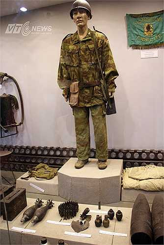 Đồ quân dụng của một lính Pháp tại mặt trận Điện Biên.