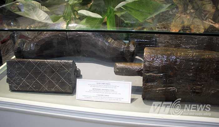 Còn đây là guốc chèn pháo của Trung đoàn lựu pháo 45, Đại đoàn 351 tự chế tạo tháng 1/1954.