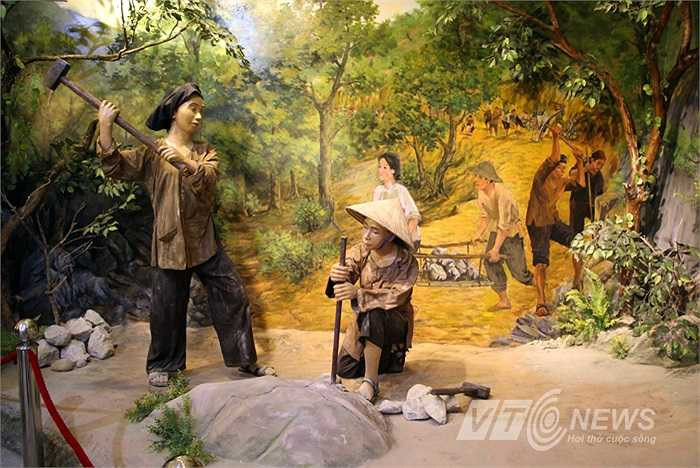 Đạp bằng gian khổ, xẻ núi băng rừng tạo nên những cung đường hành quân thần tốc.