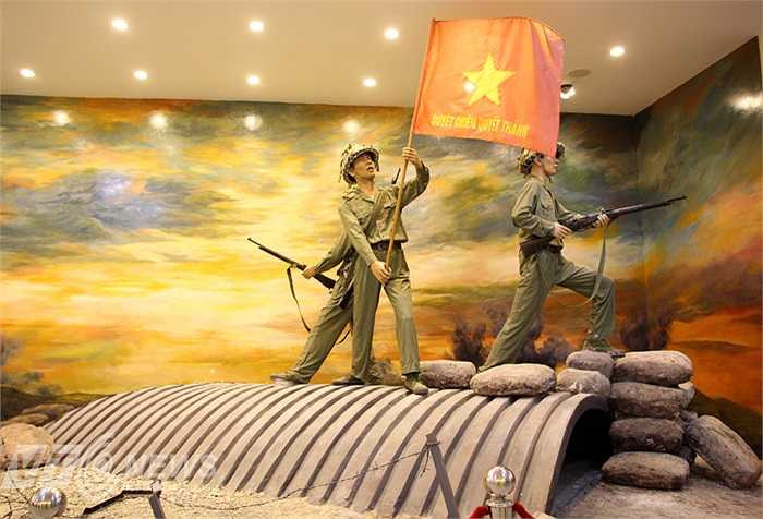 Hình ảnh đi vào lịch sử, giây phút phất cờ quyết chiến, quyết thắng trên nóc hầm Đờ-Cát, chiều 7/5/1954, kết thúc thắng lợi chiến địch Điện Biên Phủ.