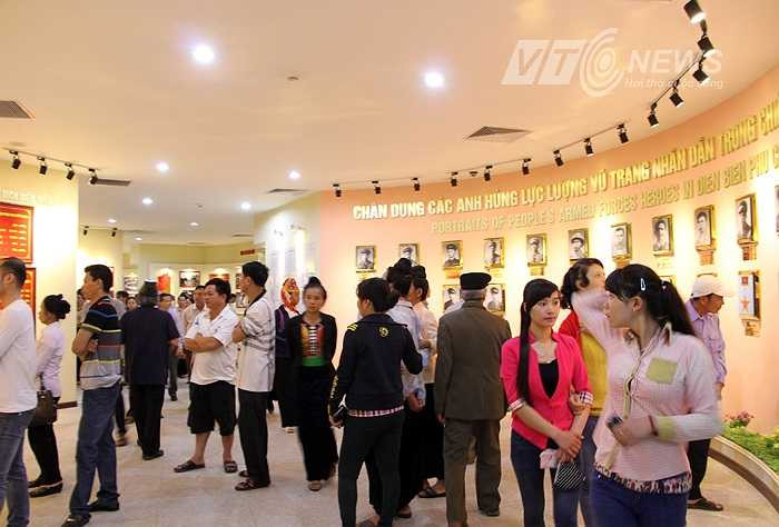 Khu tầng 2 là diễn trình chiến dịch Điện Biên Phủ.