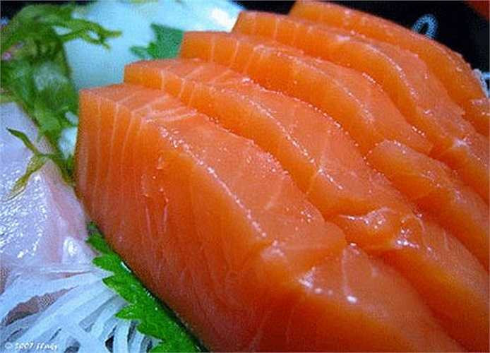 Cá ngừ hoặc cá hồi: Ngoài hàm lượng protein dồi dào, omega 3 và axit béo có mặt trong 2 loại cá này được xem nguồn dưỡng chất không những tốt cho sức khoẻ, mà còn hạn chế được nguy cơ viêm nhiễm trong cơ thể.