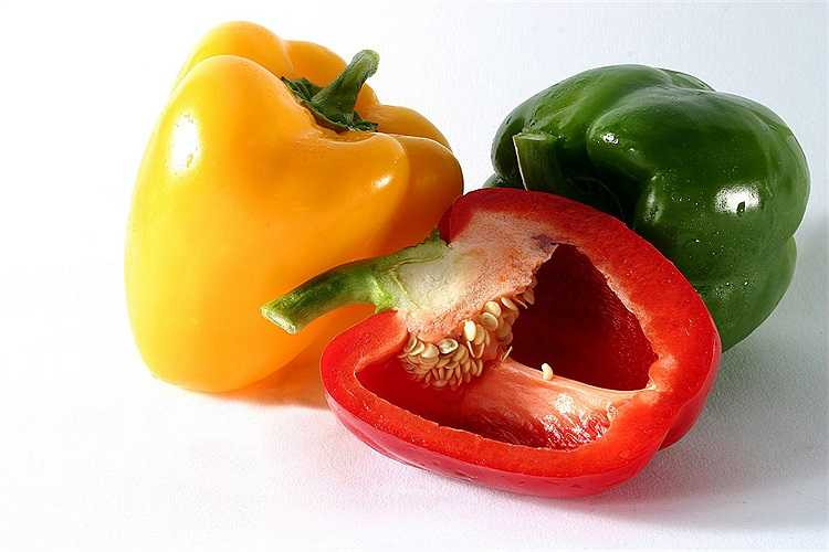 Ớt chuông: Ớt chuông có hàm lượng vitamin C cao, có chứa nhiều chất xơ nhưng hàm lượng calorie lại ít, do đó ớt chuông thường là sự lựa chọn của những người ăn kiêng vì cung cấp đủ năng lượng và giúp tinh thần thêm phấn chấn.