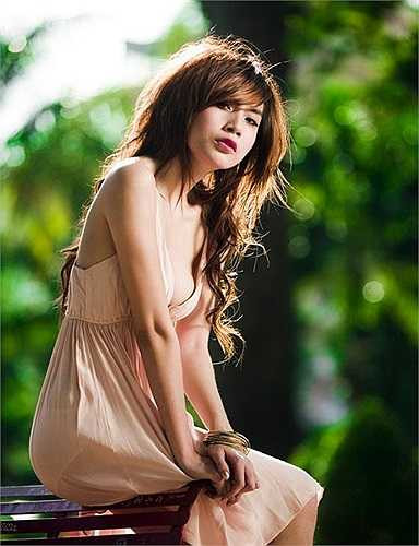 Mãi đến năm 2008, tên tuổi của Thủy Tiên mới vụt sáng với 2 bản hit đình đám là Giấc mơ tuyết trắng và Tuyết nhiệt đới. Thời điểm này, Thủy Tiên đã thay đổi phong cách thời trang với những bộ cách đơn giản, không còn diêm dúa như trước. 