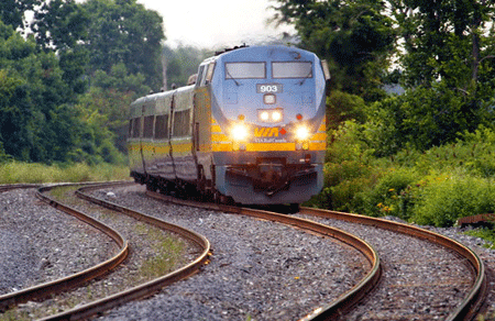 Ngày 7/5, làm việc với Tổng công ty Đường sắt Việt Nam, Bộ trưởng Đinh La Thăng đã yêu cầu triển khai "4 xin" và "4 luôn". Ảnh: Internet