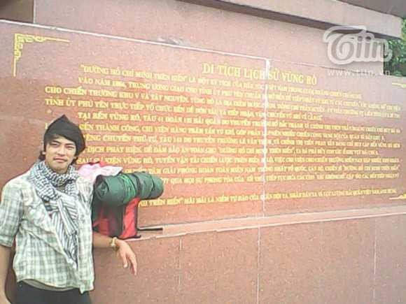 Mê du lịch, chàng trai 23 tuổi đã đi khắp mọi miền đất nước (ảnh chụp tại Vũng Rô, Phú Yên, tháng 3/2014).