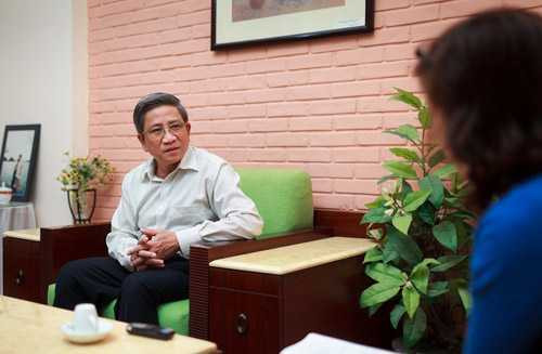  Theo GS Nguyễn Minh Thuyết, nên xưng “tôi” để thể hiện sự bình đẳng, ngang hàng nhau trong công việc.