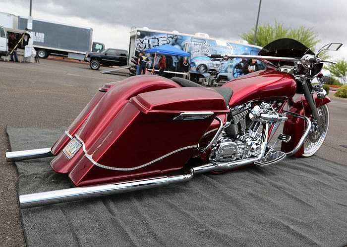 Điểm chung của những mẫu xe này là kiểu dáng hầm hố và gầm xe rất thấp, thậm chí trông như chạm đất.