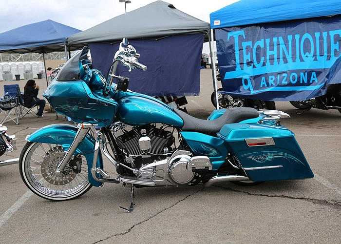 Cùng ngắm những mẫu xe độ gầm thấp đậm chất Mỹ tại ngày hội mang tên Lowrider Show này.