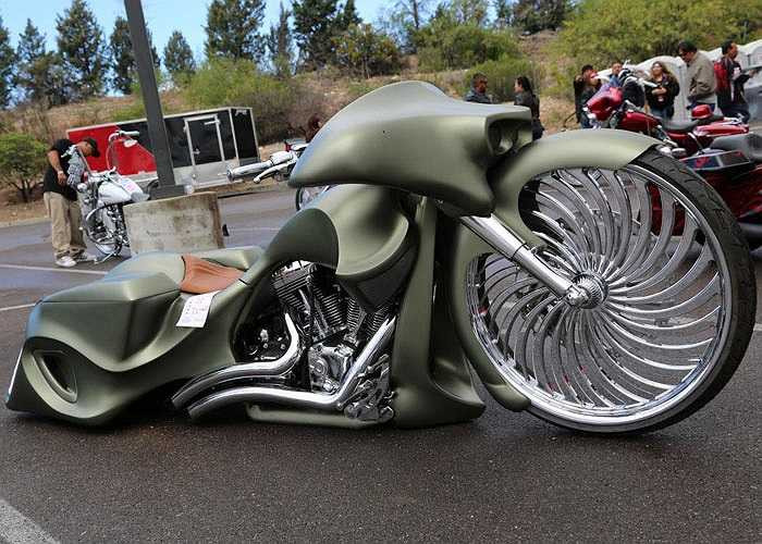 Cùng ngắm những mẫu xe độ gầm thấp đậm chất Mỹ tại ngày hội mang tên Lowrider Show này.