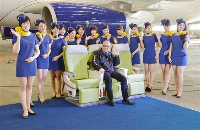Còn đây là bộ đồ tiếp viên quyến rũ của hãng Hàng không Nhật Bản, Skymark Airlines.