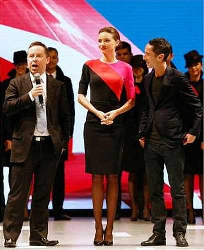 Theo báo chí Úc, bộ đồ tiếp viên này được thiết kế khá bắt mắt nhưng không kém phần 'sexy'. 