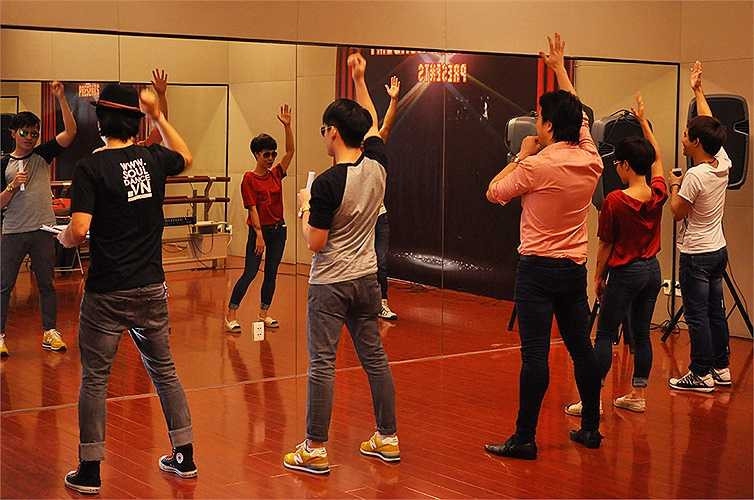 Đặc biệt, bộ tứ này sẽ cùng Thanh Bùi góp mặt trong một tiết mục vô cùng đặc biệt, hứa hẹn sẽ 'đốt cháy' sân khấu của Vietnam Idol.