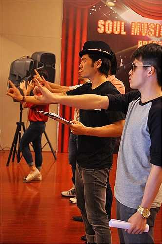 Đó không chỉ là được dịp đánh thức những cảm xúc cũ mà còn là khoảng khắc để khán giả cùng nhớ lại những gương mặt sáng giá của các mùa Vietnam Idol đã qua. 