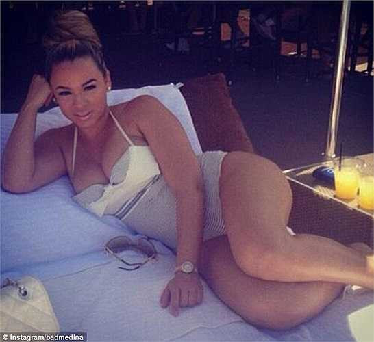 Cô cũng là cạ cứng của Floyd trong những chuyến đi chơi xa