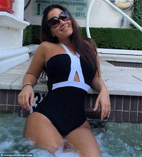 Jessi Lee, cô bạn gái thứ 2 của Floyd