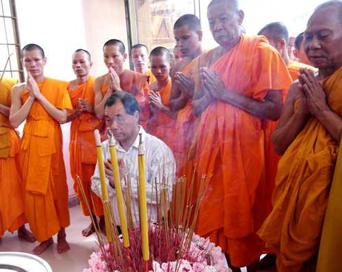 Trầm Bê tại một buổi lễ