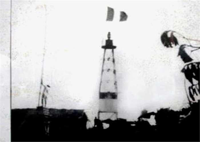 Ngọn hải đăng của Việt Nam trên quần đảo Hoàng Sa trước năm 1945. 