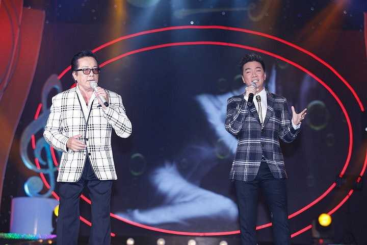 Liveshow Elvis Phương – Chút gì để nhớ… kỷ niệm 54 năm một sự nghiệp dài trong âm nhạc của danh ca đã mang đến cho khán giả một ấn tượng khó phai. 