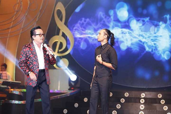 Dù có người cho rằng nó không hợp với cách hát của anh, ngược lại, thực tế chứng minh, vẫn có khán giả yêu mến lối hát mộc mạc, giàu tình cảm đó.