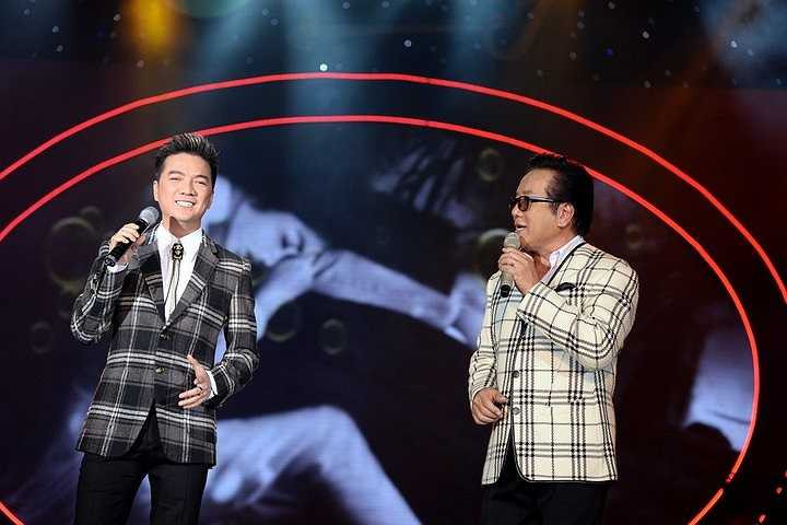 Vì vậy, xuyên suốt cả chương trình, không một bài hát nào vang lên mà khán giả không biết và có thể hát theo một cách mạch lạc. 