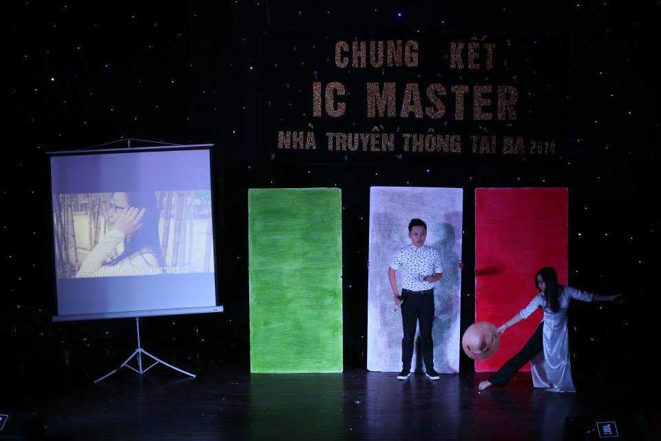 Nhóm Vietyouth đã mở đầu Cuộc thi Nhà Truyền Thông Tài Ba - IC Master với màn giới thiệu ấn tượng trong phần thi TÔI LÀ AI?