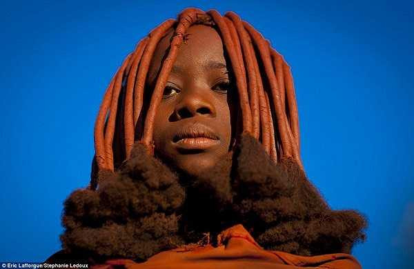 Tục búi tóc ở phụ nữ Himba.