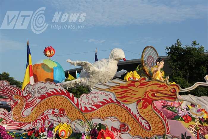 Gắn với mong ước hòa bình đến với tất cả mọi người