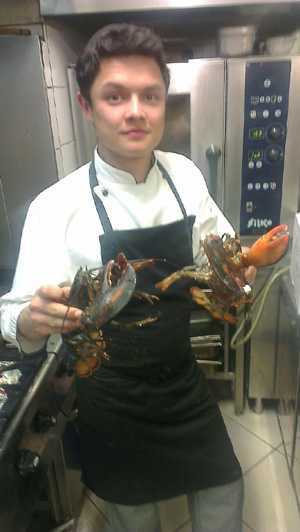  Arturs làm nghề đầu bếp