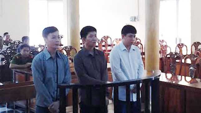 Một món nợ nhỏ sau cuộc nhậu đã nảy sinh một trận truy sát liên hoàn. Việc không xảy ra án mạng nằm ngoài chủ đích của những kẻ côn đồ.