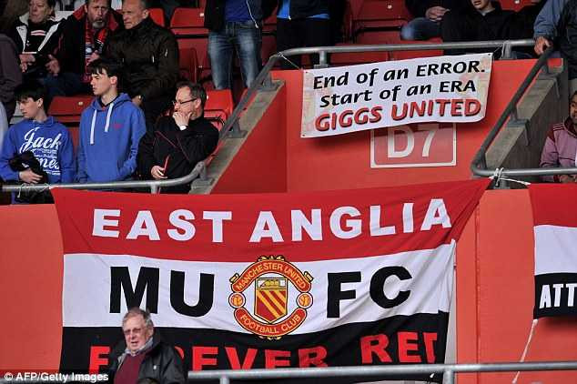 Ryan Giggs phân vân về tương lai ở Man Utd