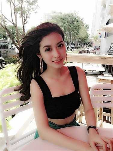 Thường xuyên xuất hiện cùng Trấn Thành tại nhiều sự kiện, Mai Hồ nhận được nhiều lời khen ngợi vì vẻ ngoài xinh đẹp của mình.